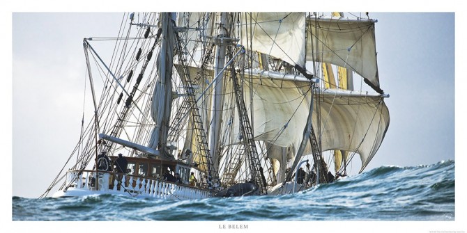 Photo Le trois-mâts barque Belem derrière la vague par Philip Plisson