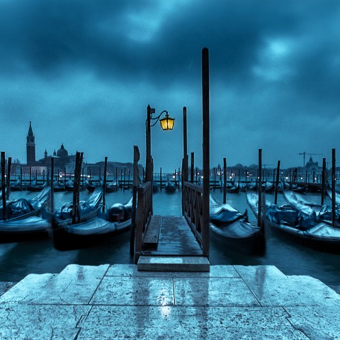 Photo Une nuit avec les gondoles de Venise par Philip Plisson